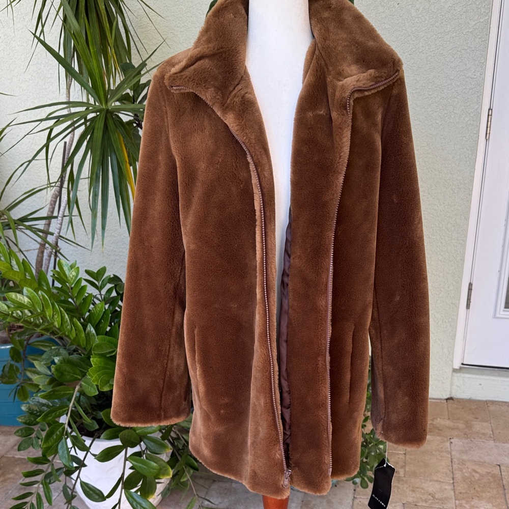 Gallery coat - NWT. Size M.